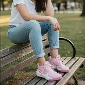 Nike Big Girls Team Hustle D 10
Basketball Sneakers 5y or 7W